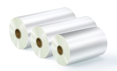 La película termal blanca de la laminación de la perla BOPP con el pegamento/15mic despeja el rollo laminado