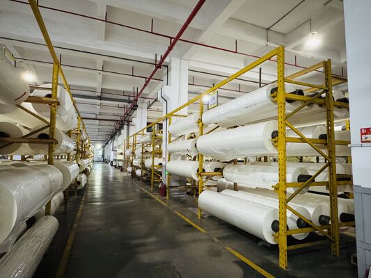 Película de laminación térmica PET con longitud variable hasta 6000 metros Núcleo de papel personalizable y capa de pegamento EVA