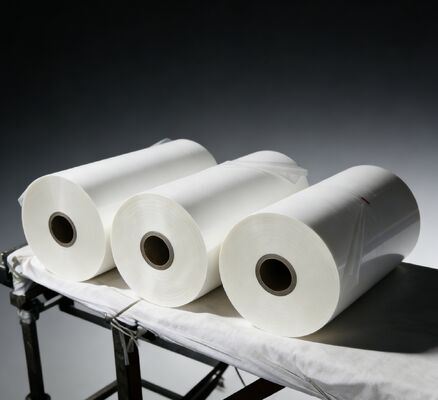 Película de laminación mate con grosor de 17 a 45 micras y textura de superficie mate lisa con tratamiento de corona de dos lados