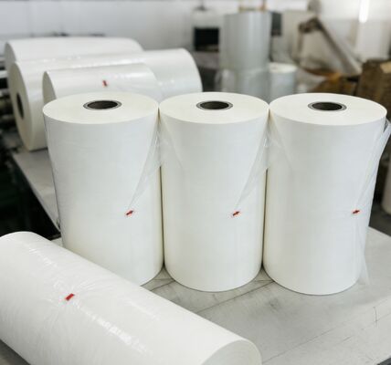 Película de laminación digital adhesiva sin disolventes con una vida útil de 12 meses y tratamiento doble de corona para la protección de documentos