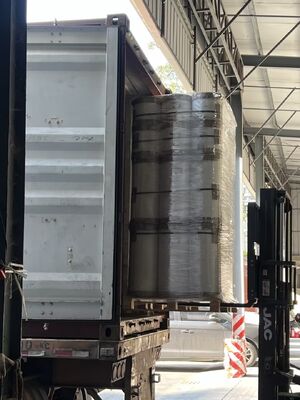 Película PET metalizada con resistencia al calor de hasta 110 °C, peso personalizado y superficie reflectante lisa para embalaje y laminación de alimentos