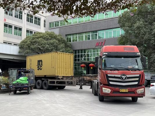 Película PET metalizada personalizada con resistencia al calor hasta 110 °C y superficie reflectante lisa para embalaje y laminación