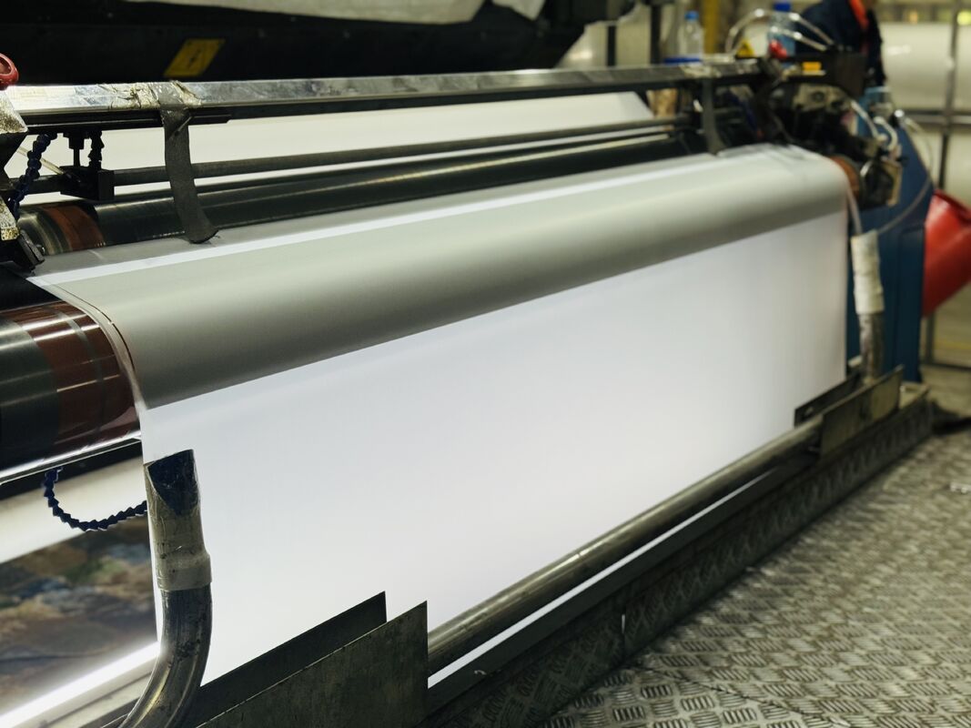 Película de laminación térmica PET de alta claridad con capa de pegamento EVA y grosor de 11-250 micras para pantallas electrónicas