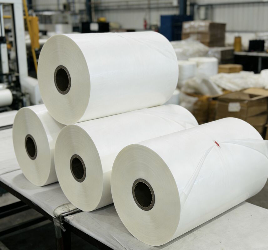 Película de laminación prima con tratamiento de corona de doble cara de más de 42 dinos y grosor de 17-45 micras para laminación térmica