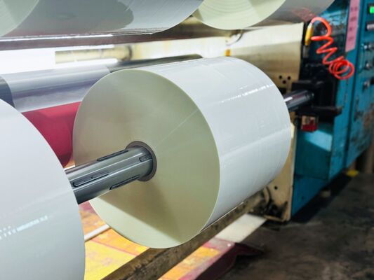 Película de laminado térmico PET con ancho personalizable y adhesivo activado térmicamente adecuado para laminadores térmicos