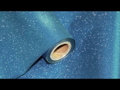 ¡Elegancia resplandeciente: película de laminación de brillo azul en acción!