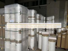 Película de protección de superficie con resistencia superior a los arañazos, creada mediante un procesamiento de extrusión múltiple que garantiza una cobertura superficial duradera.